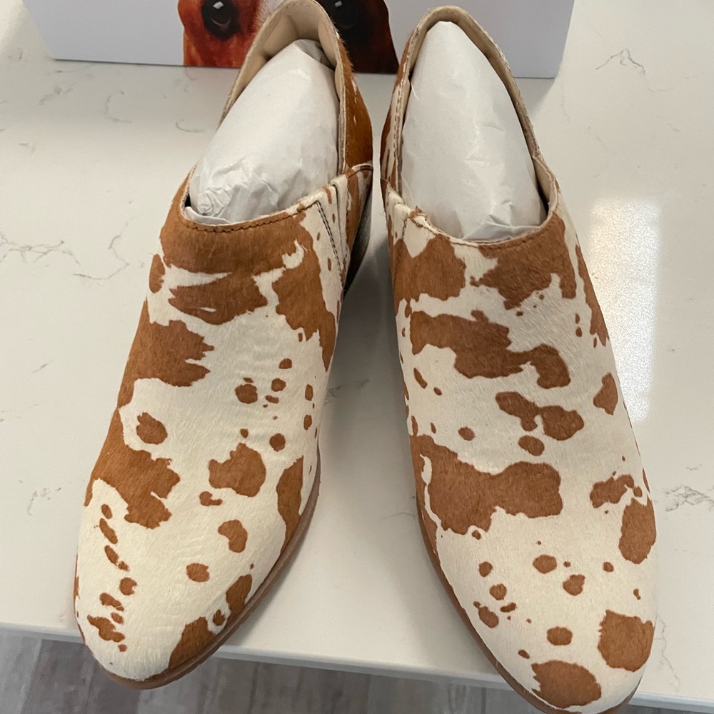 NEW Hush Puppies Women's Cream & White Cow Print Flat and Loafer Shoes Size 8.5 - Picture 6 of 12
